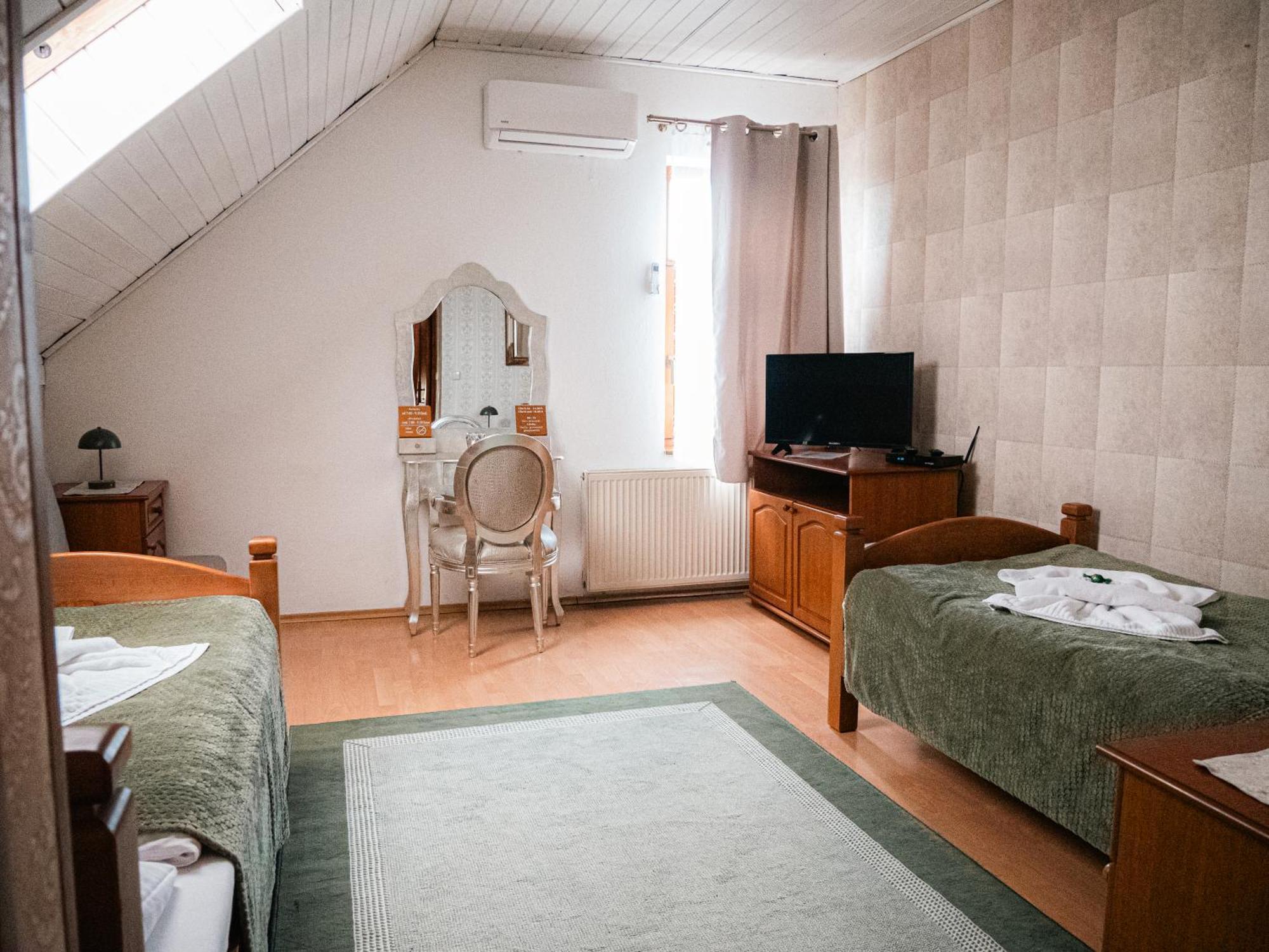 Hotel U Krba à Nitra Extérieur photo