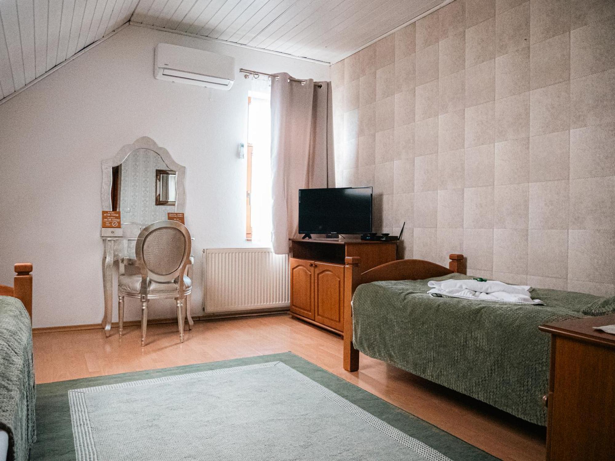 Hotel U Krba à Nitra Extérieur photo